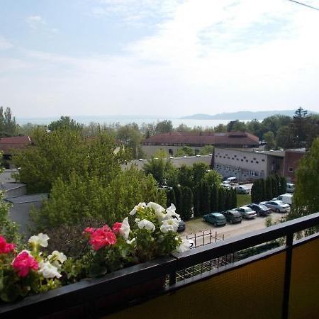 Liliom Apartments Balatonfuered Exteriér fotografie
