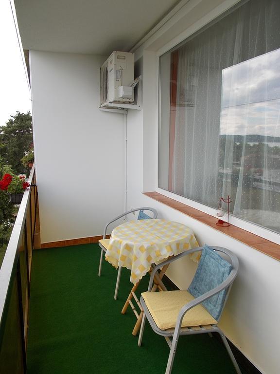 Liliom Apartments Balatonfuered Pokoj fotografie